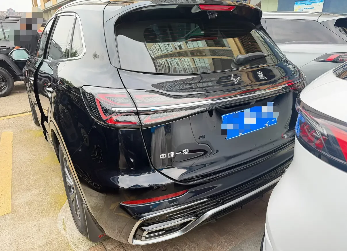 Hongqi HS5
