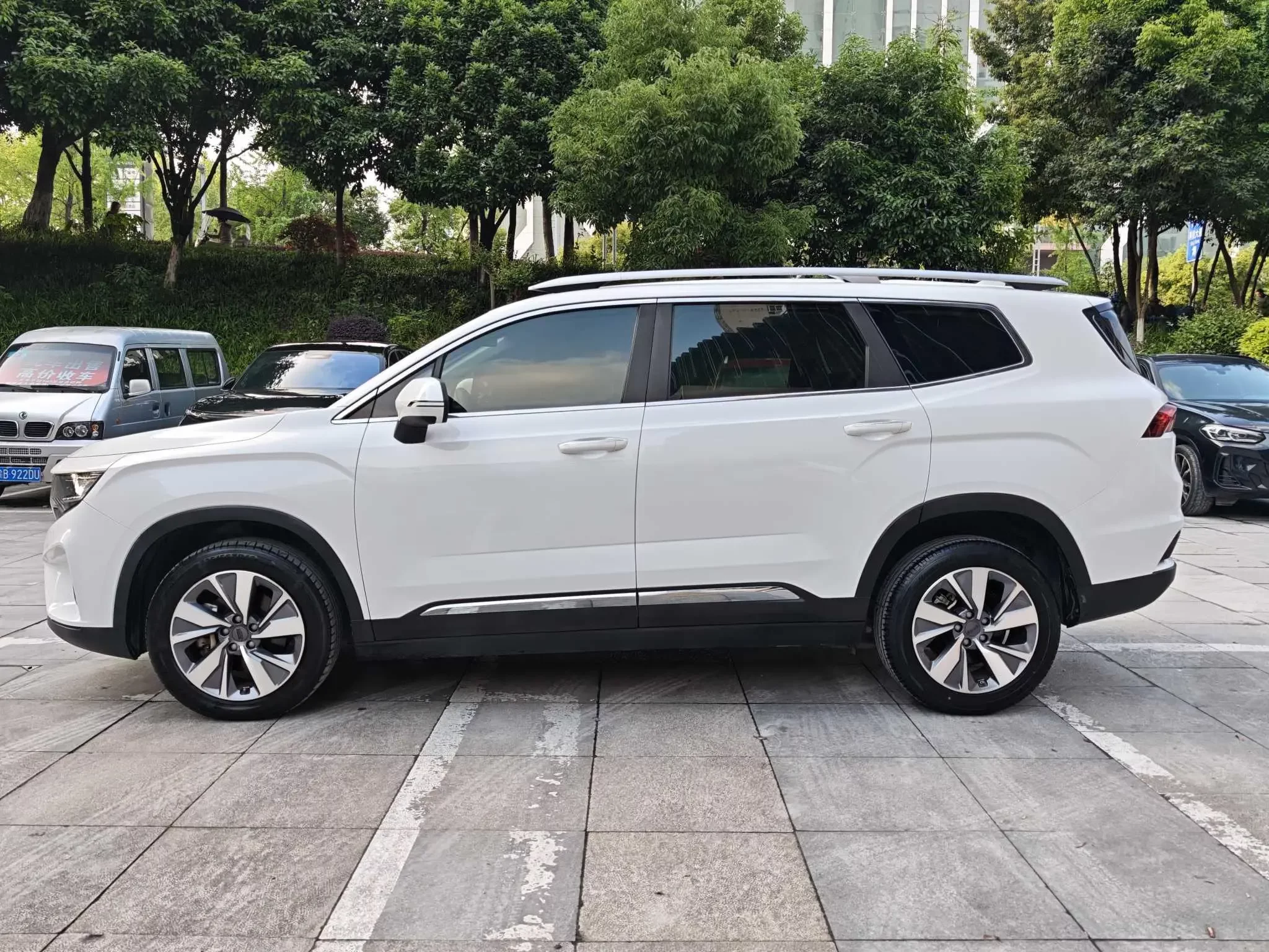 Geely Okavango