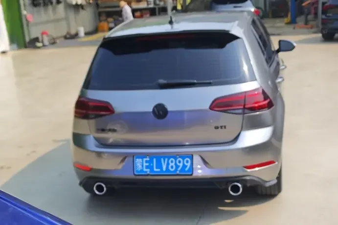 Volkswagen Golf GTI