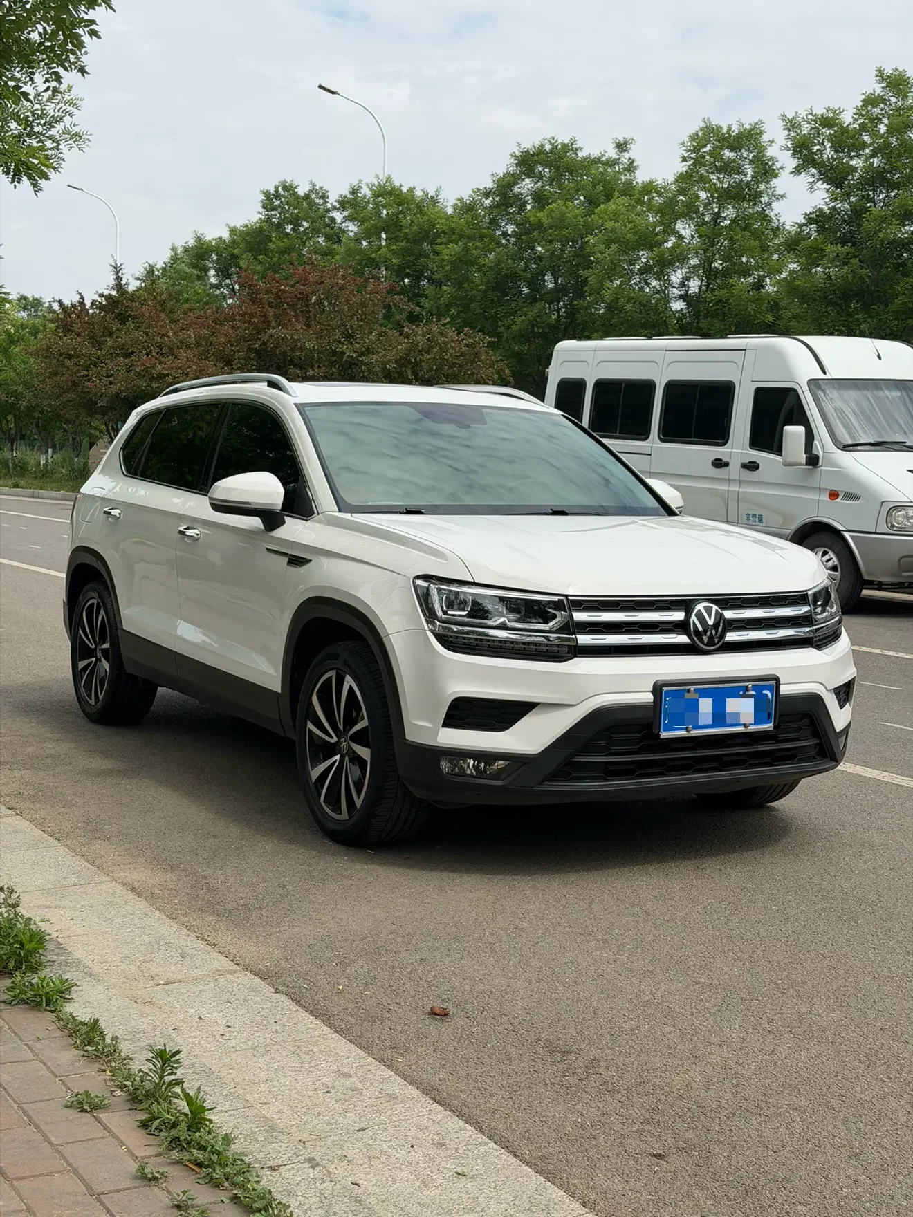 Volkswagen Tharu