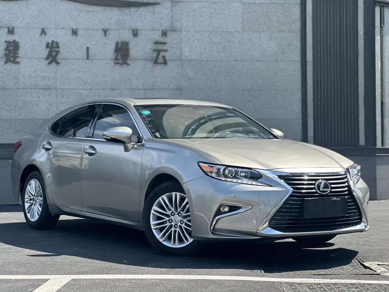 Lexus ES