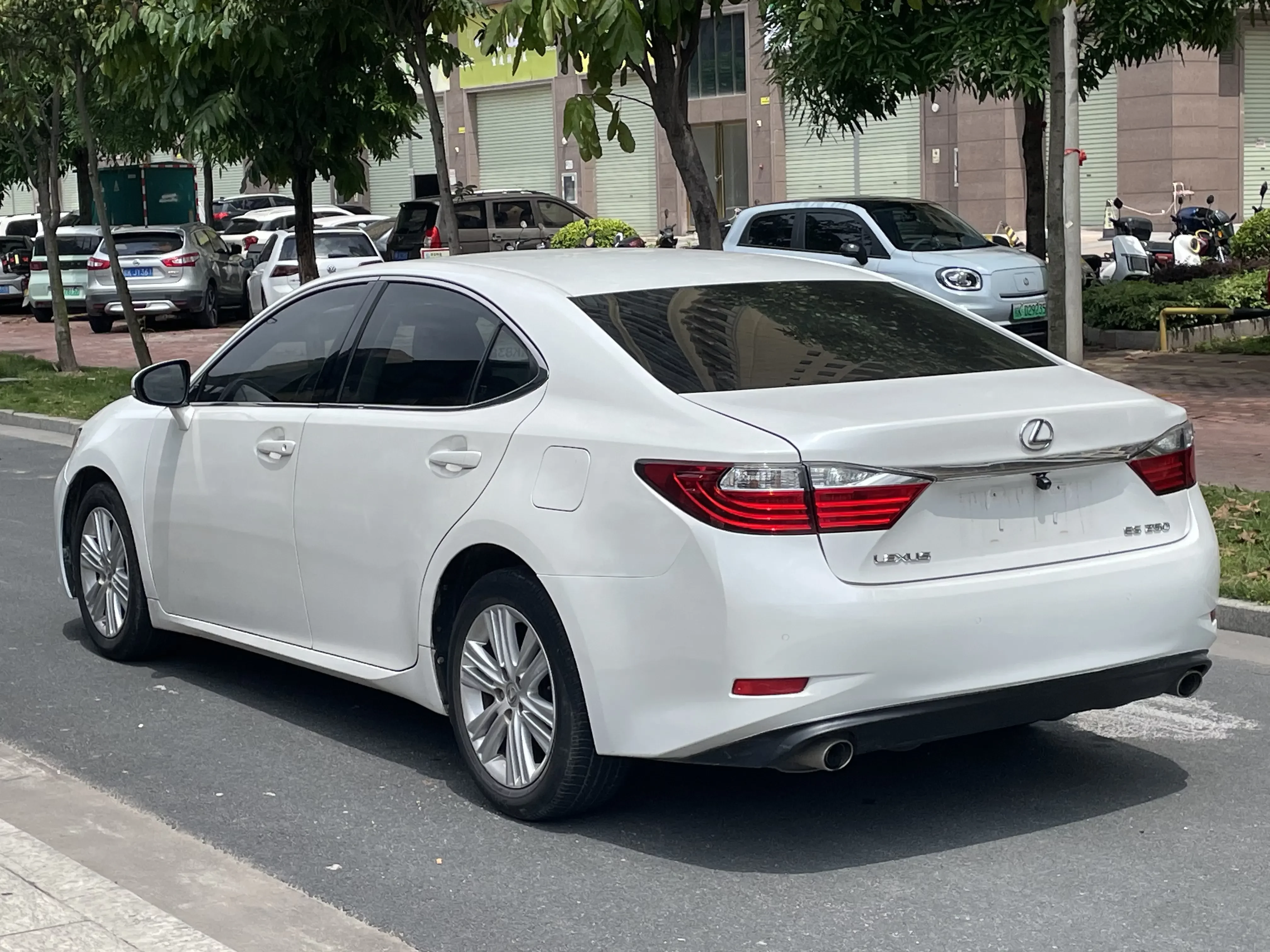 Lexus ES