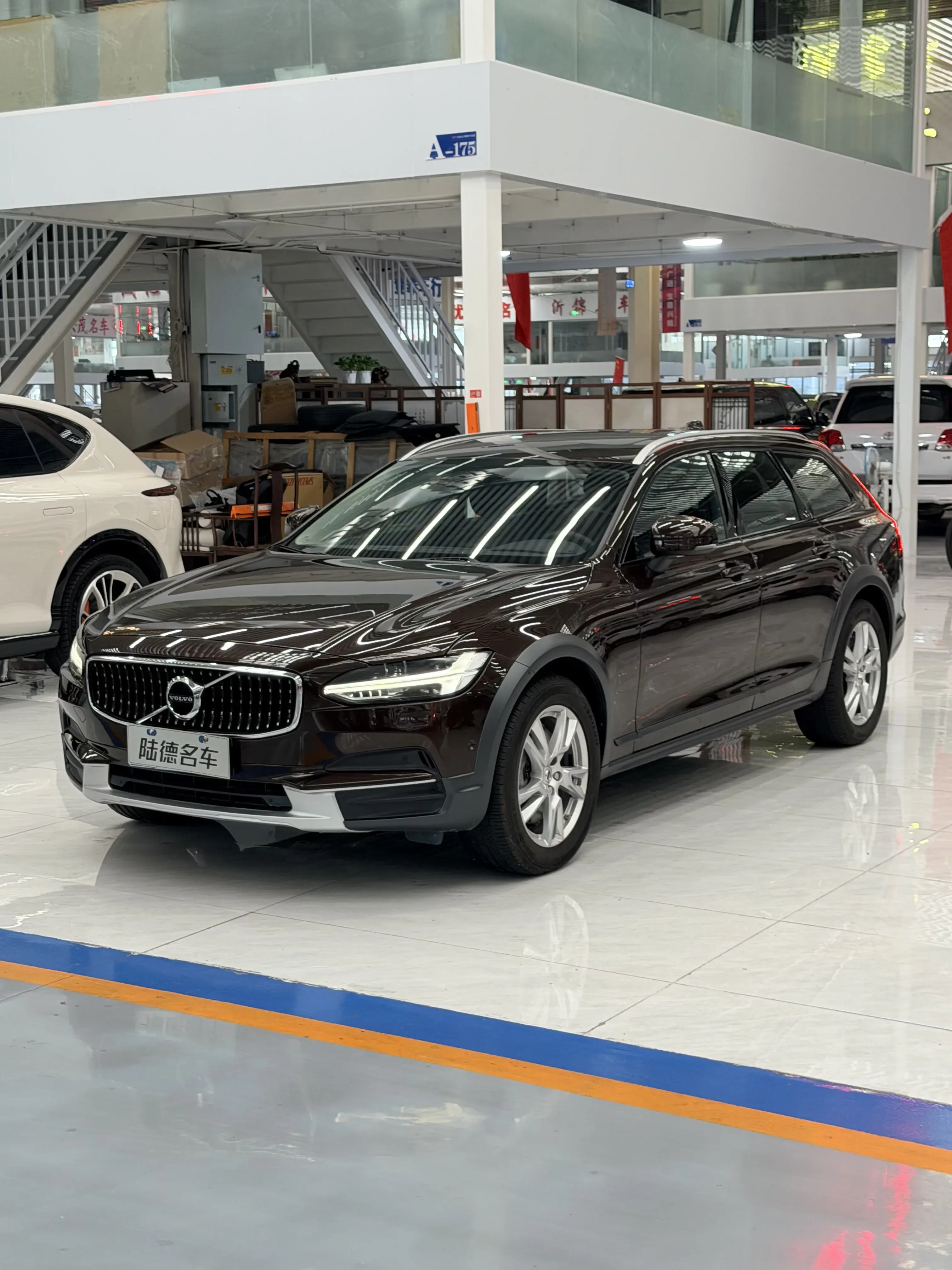 Volvo V90