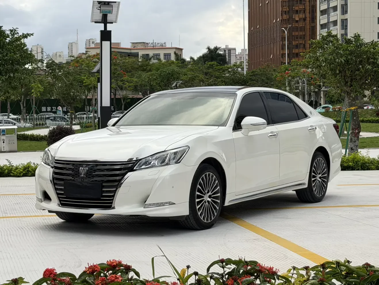 Toyota crown