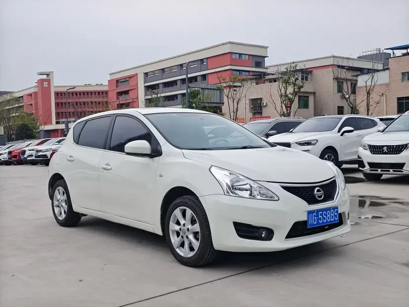 Nissan Tiida