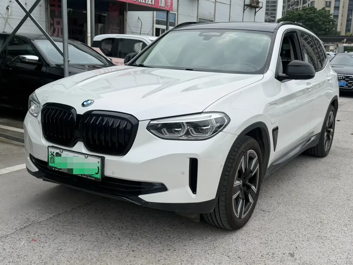 BMW iX3