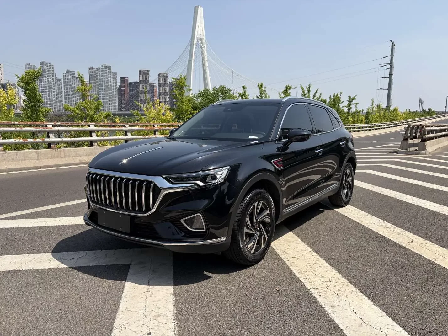 Hongqi HS5