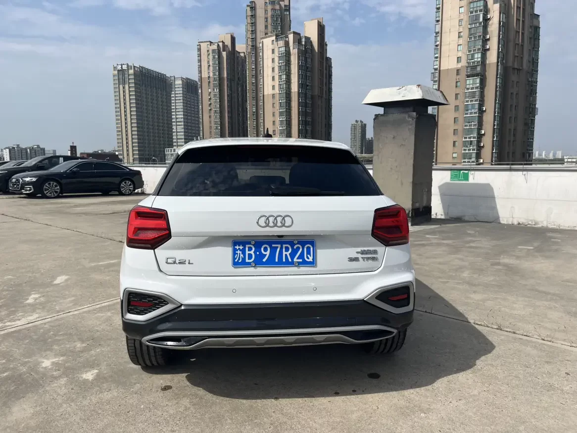 Audi Q2L