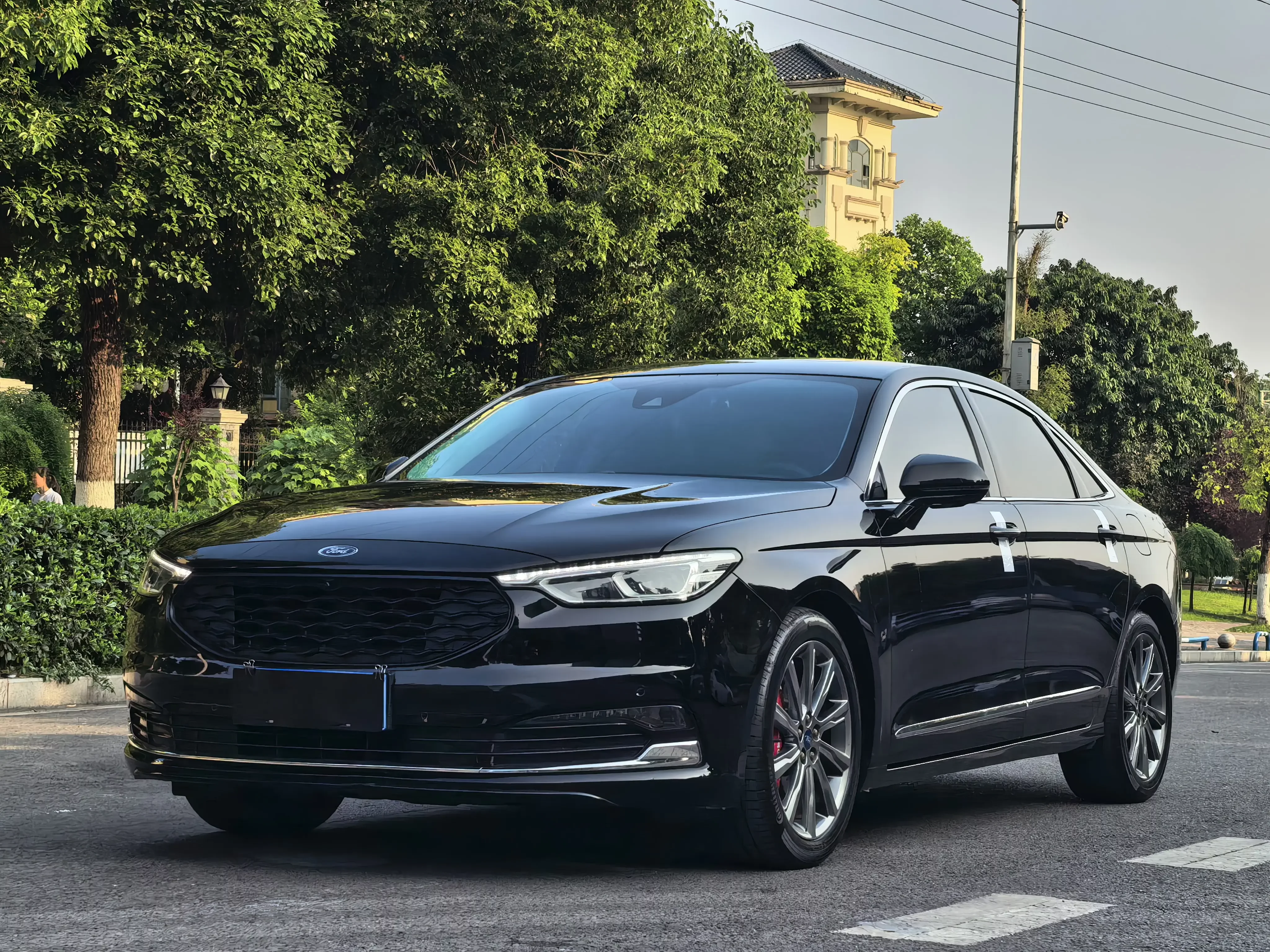 Ford Taurus