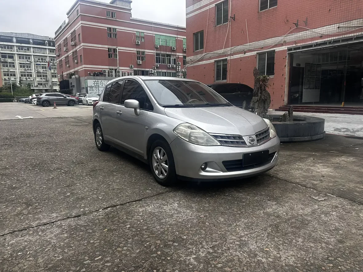 Nissan Tiida