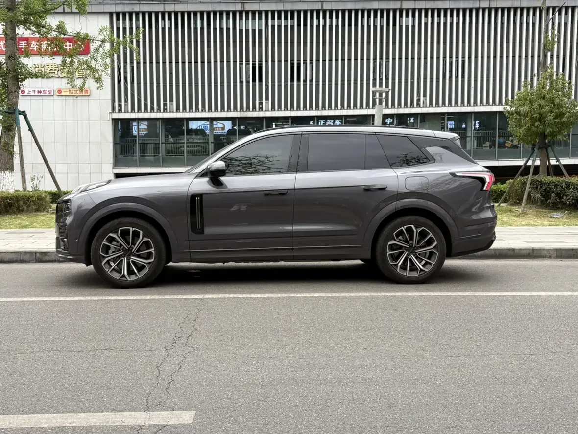 Lynk & Co 09