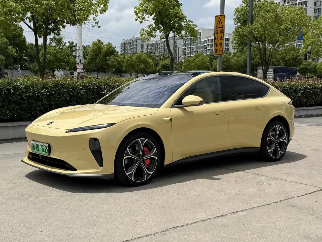 NIO ET5  из Китая