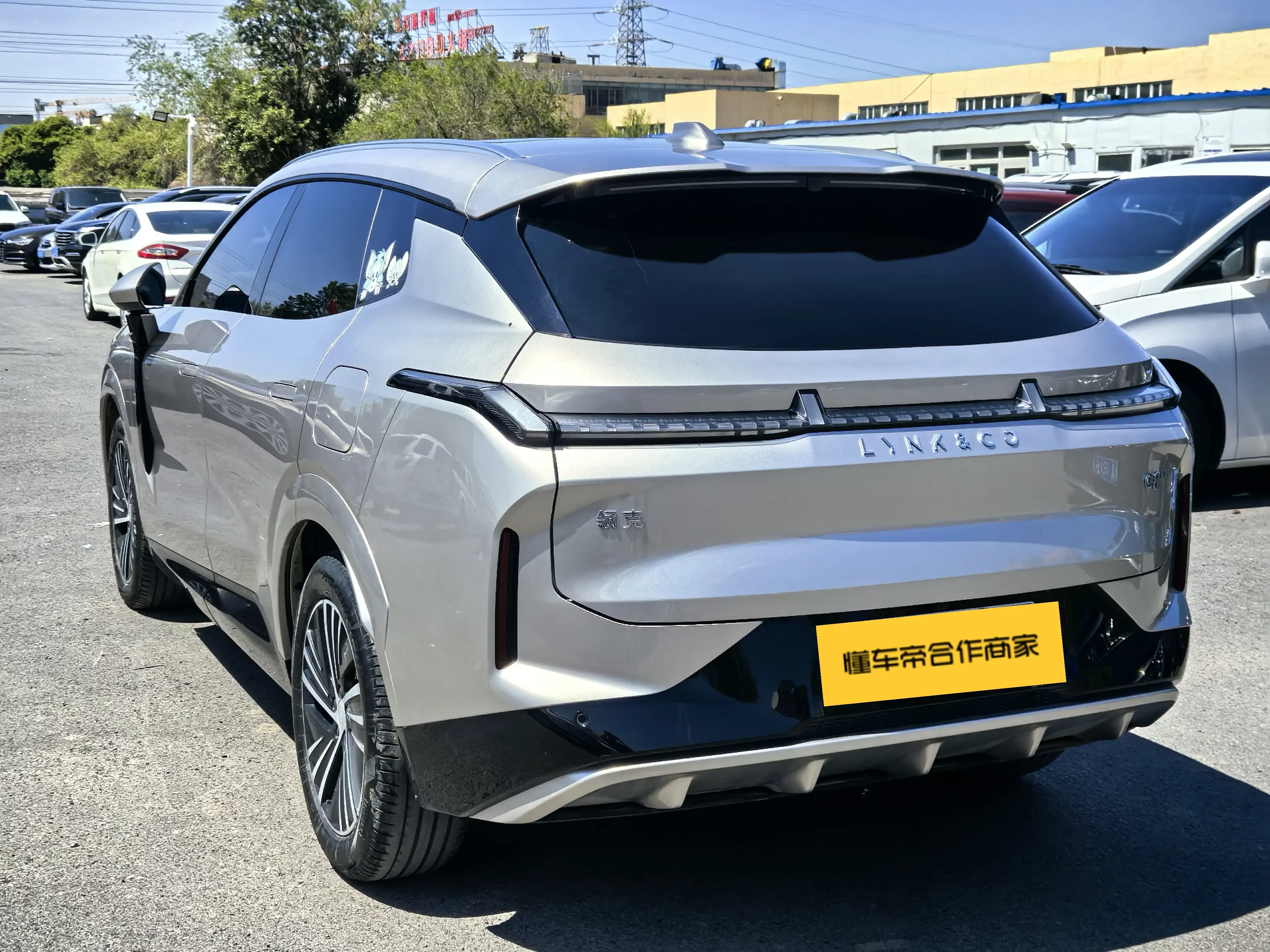 Lynk & Co 08 EM-P