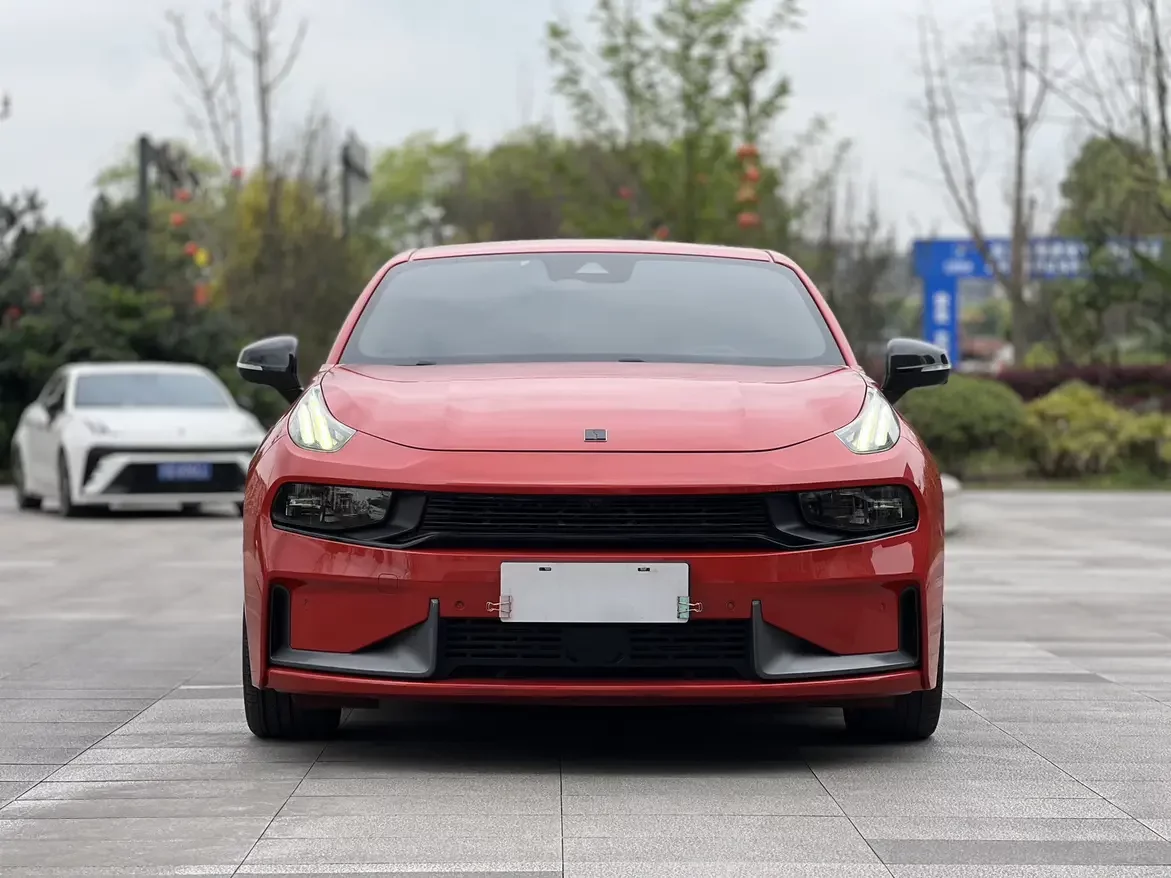 Lynk & Co 03