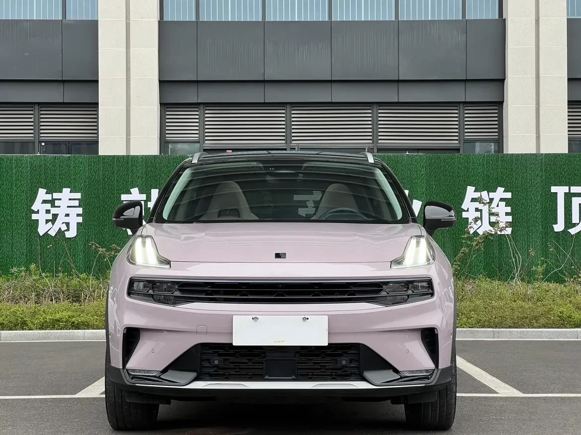 Lynk & Co 06