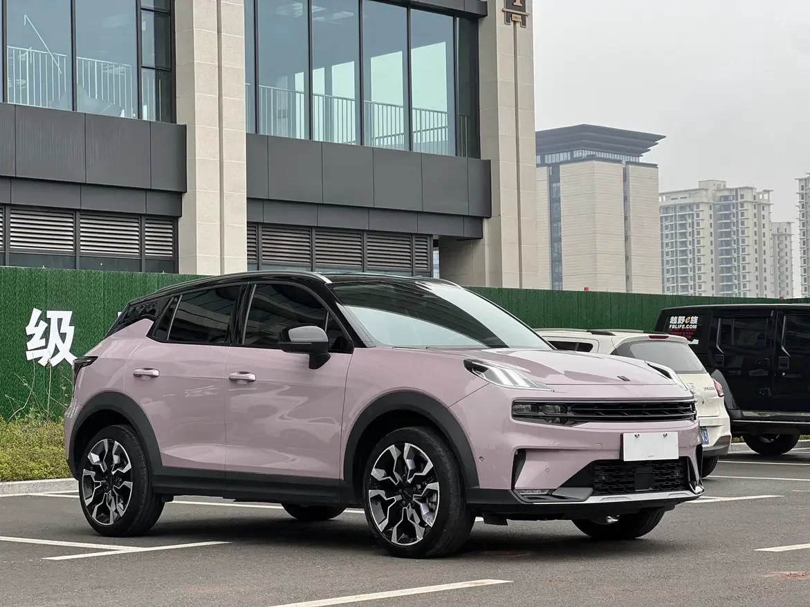 Lynk & Co 06