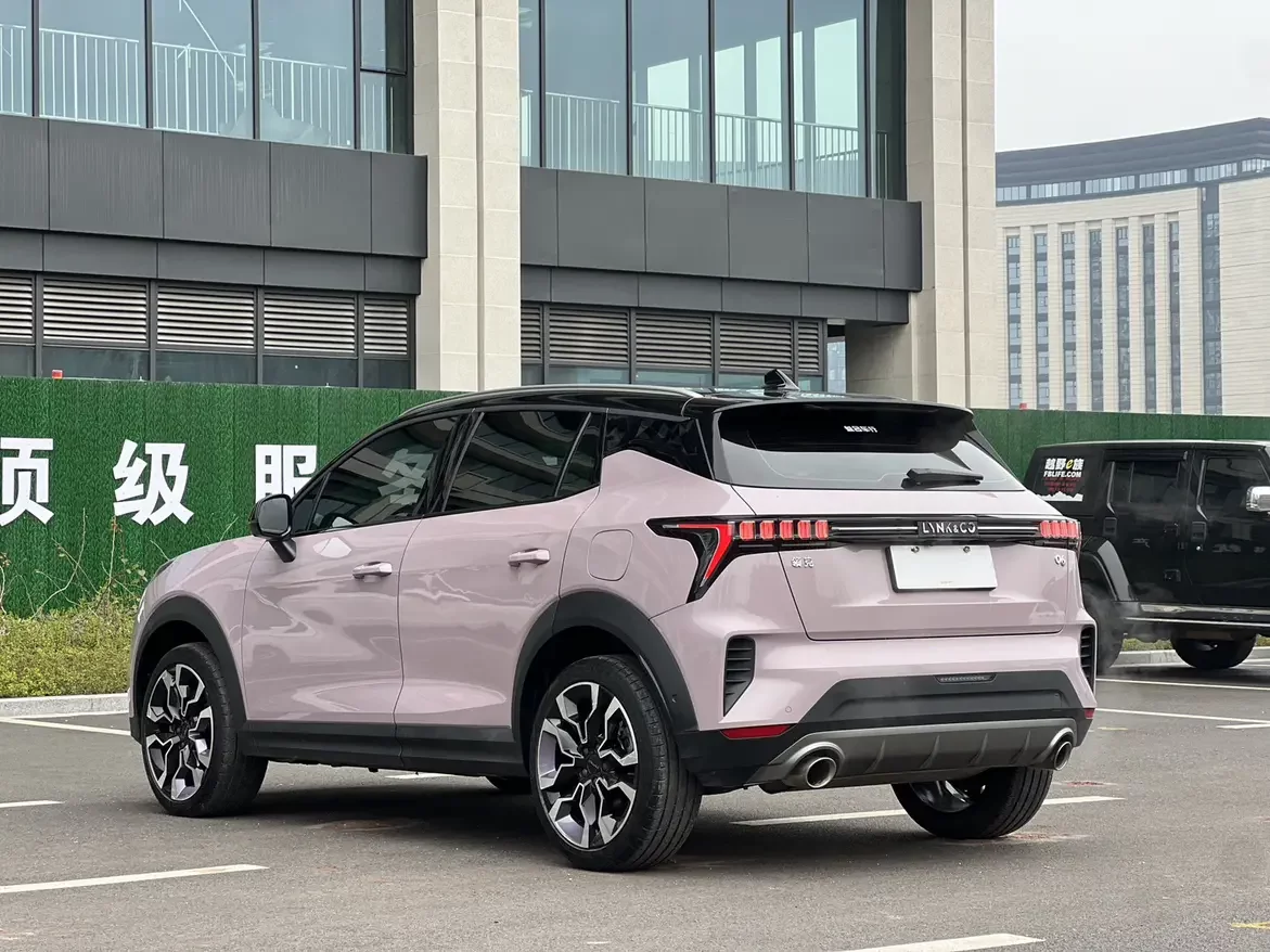 Lynk & Co 06