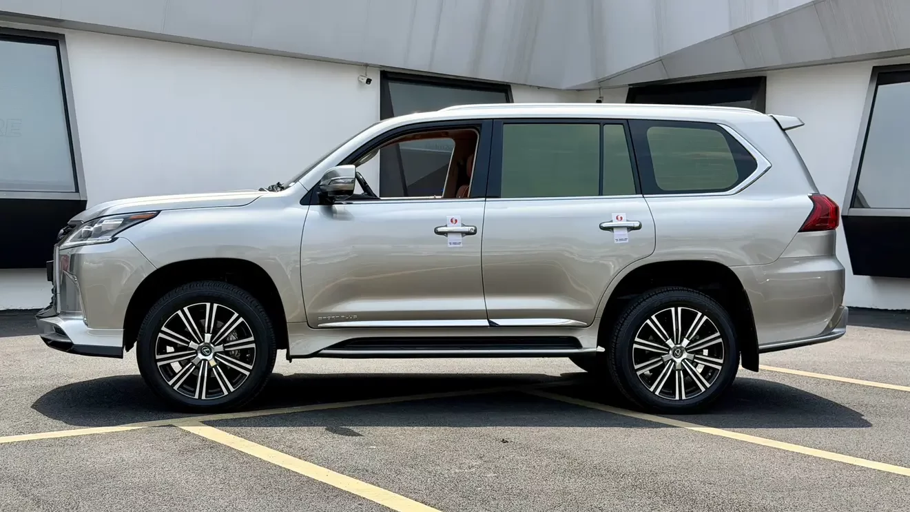 Lexus LX
