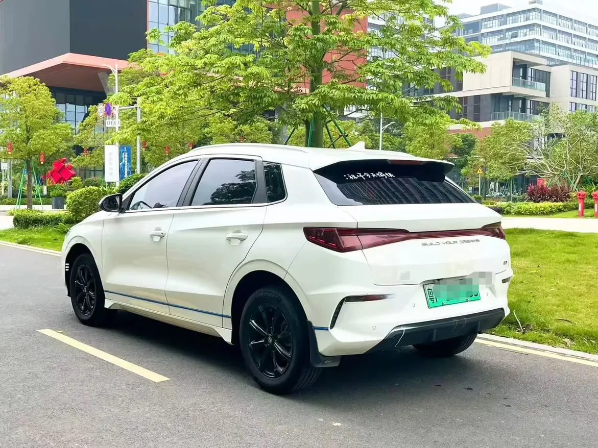 BYD e2