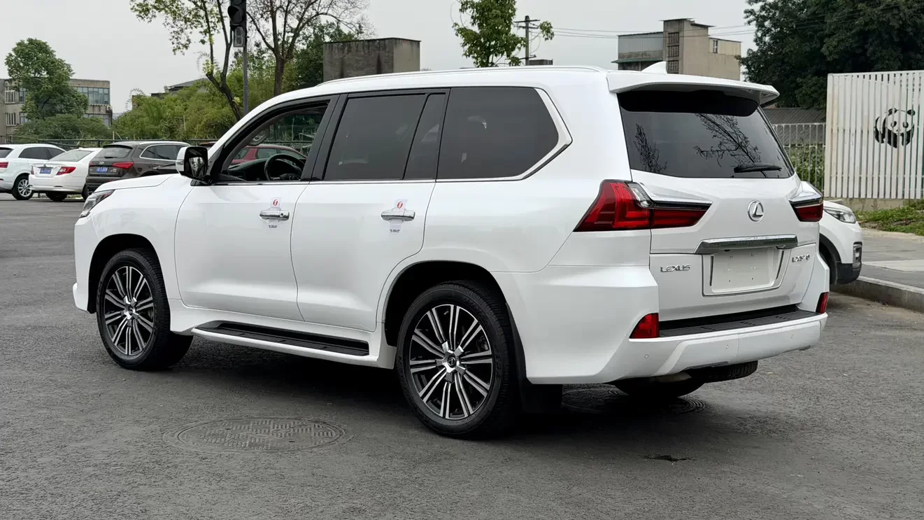 Lexus LX