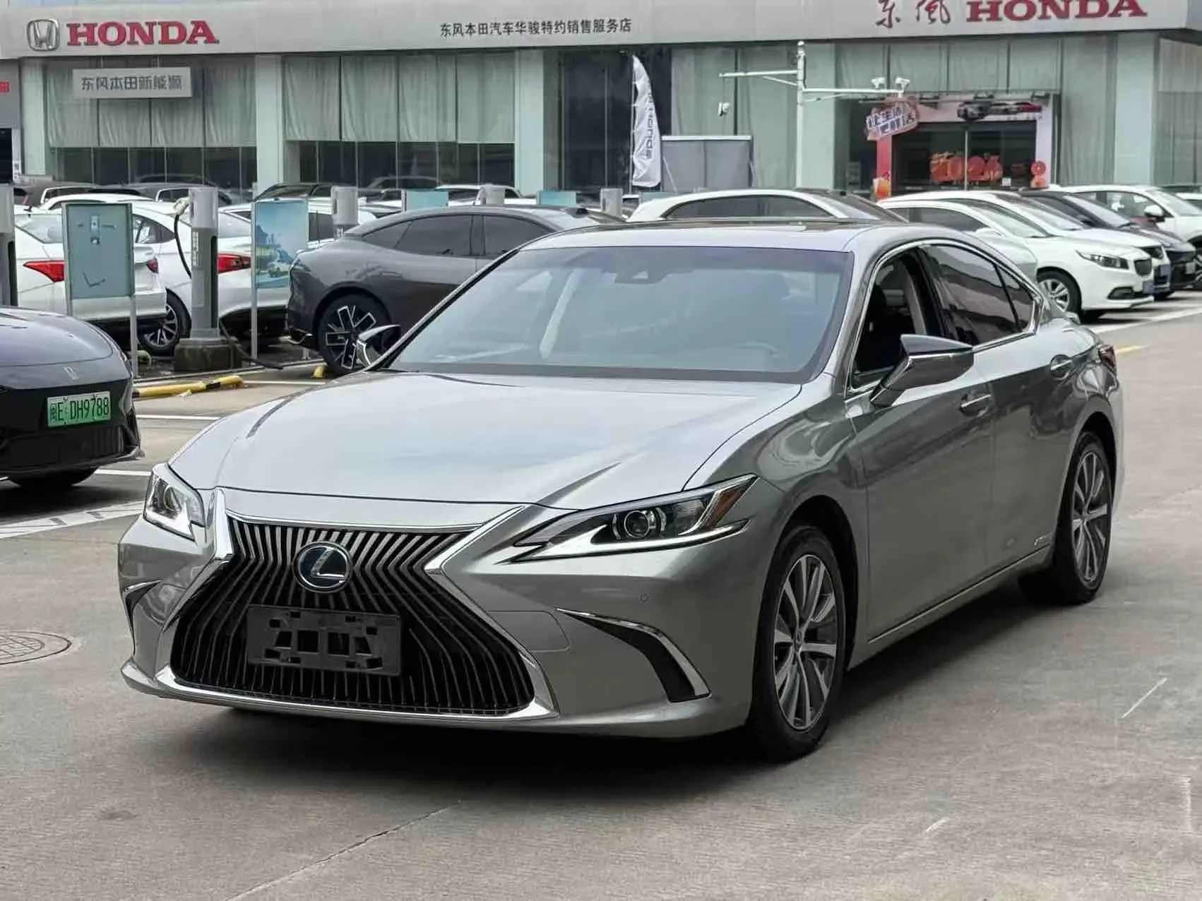 Lexus ES