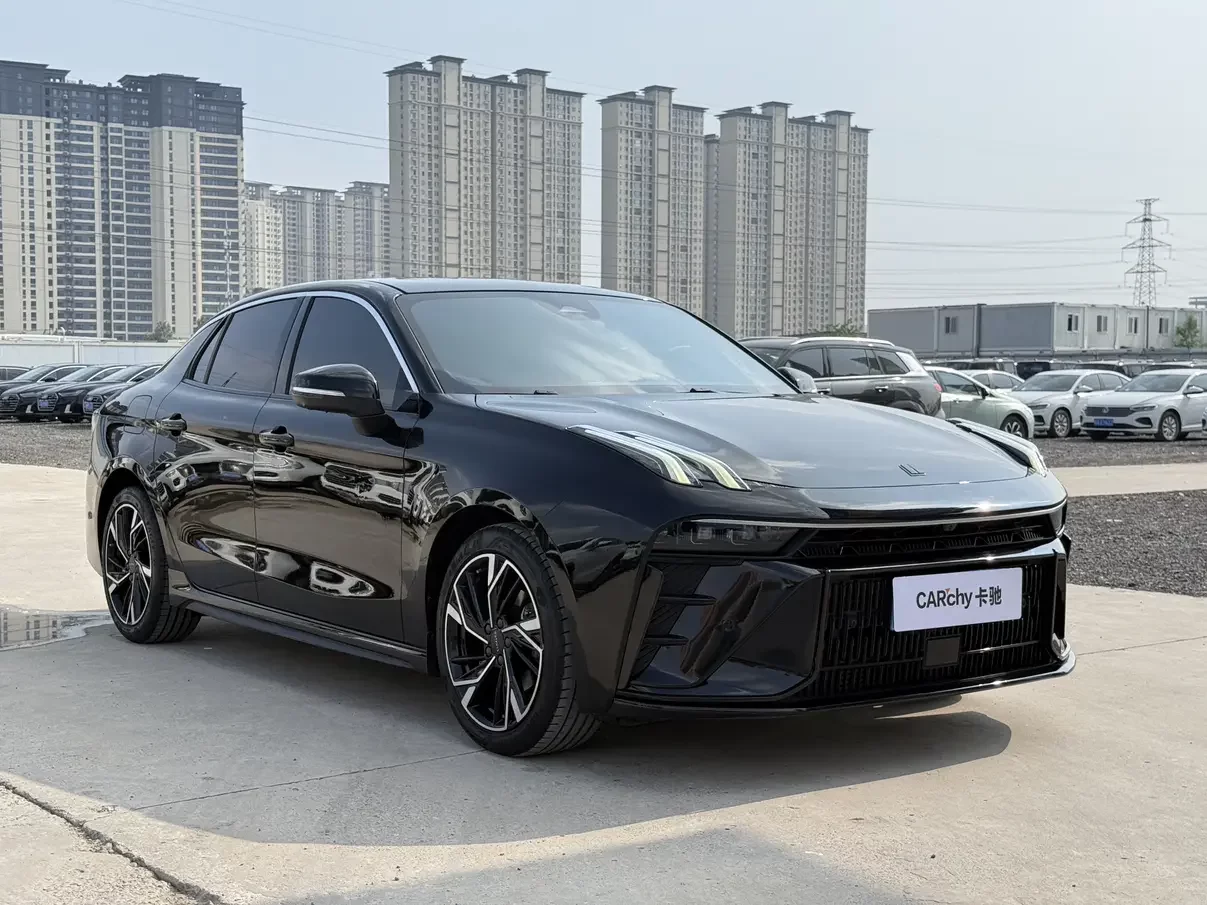 Lynk & Co 03