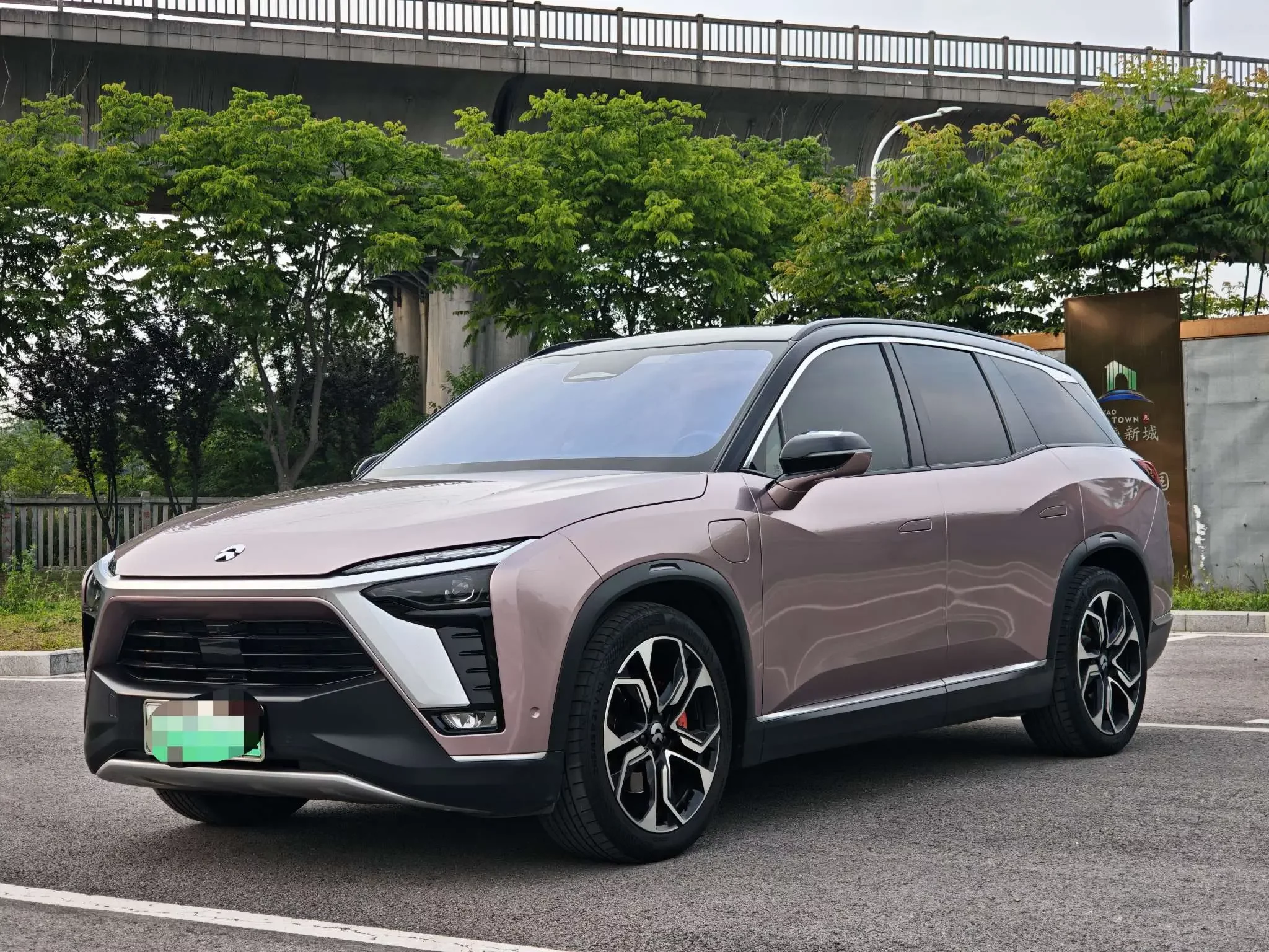 NIO ES8