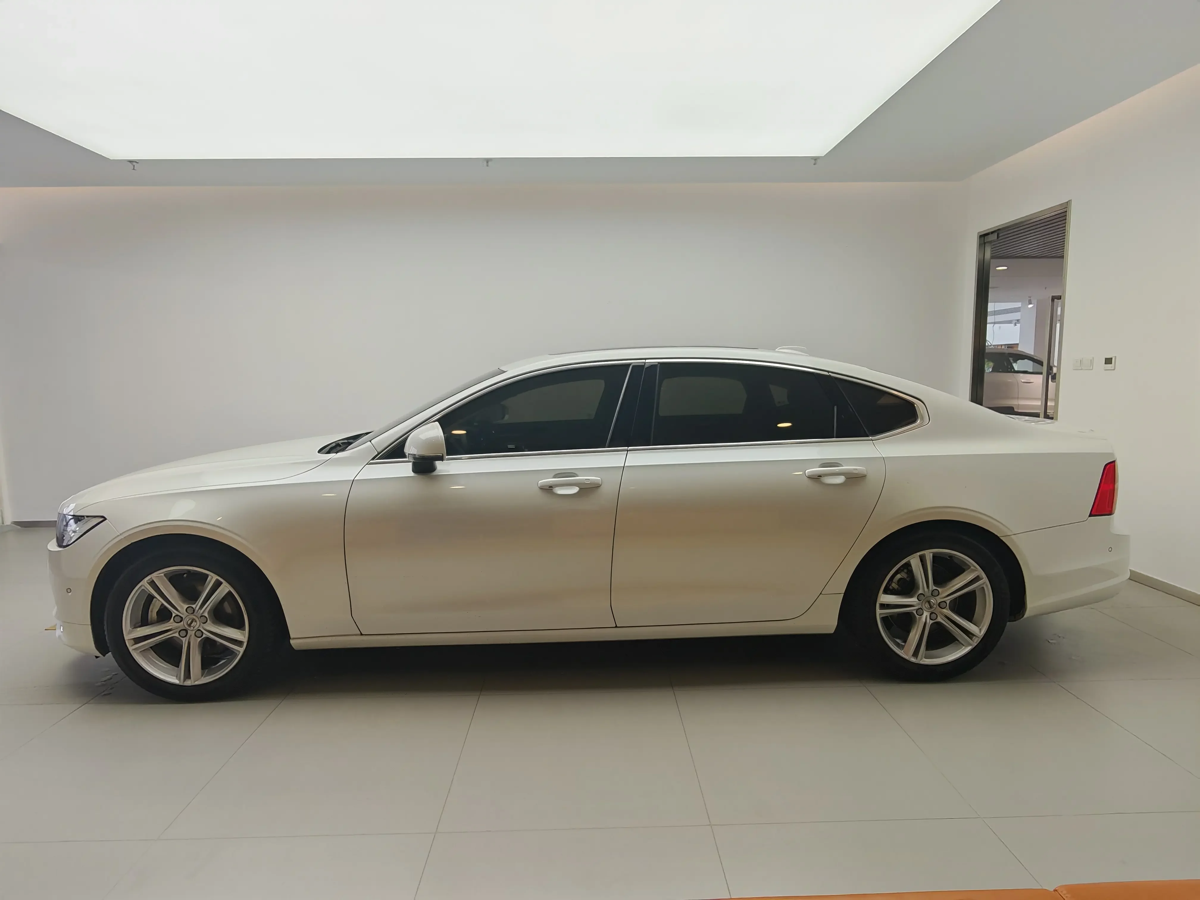 Volvo S90