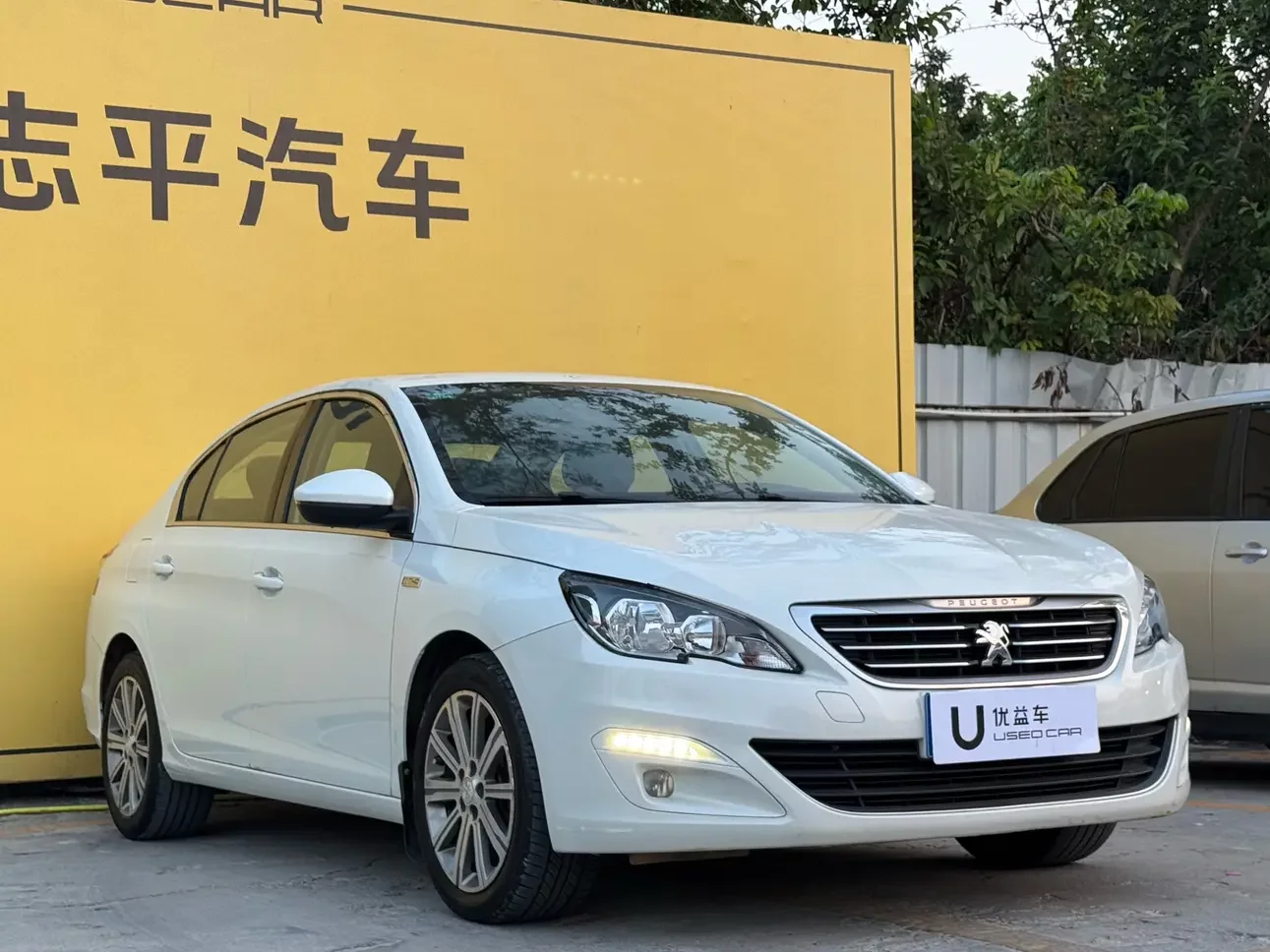Peugeot 408