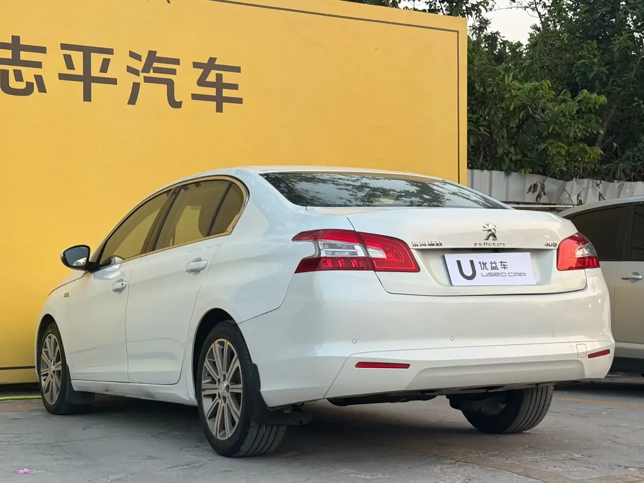 Peugeot 408