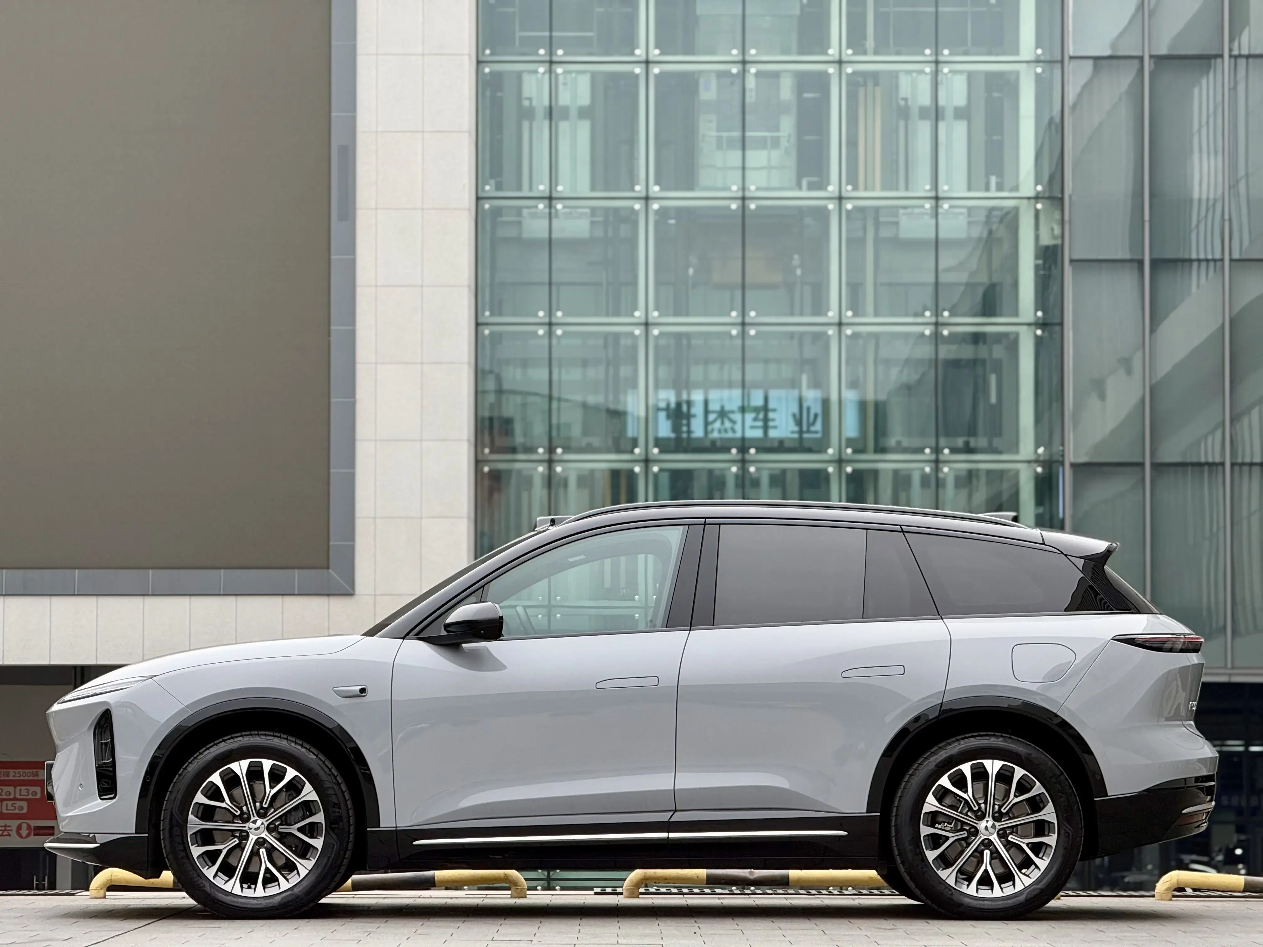 NIO ES6