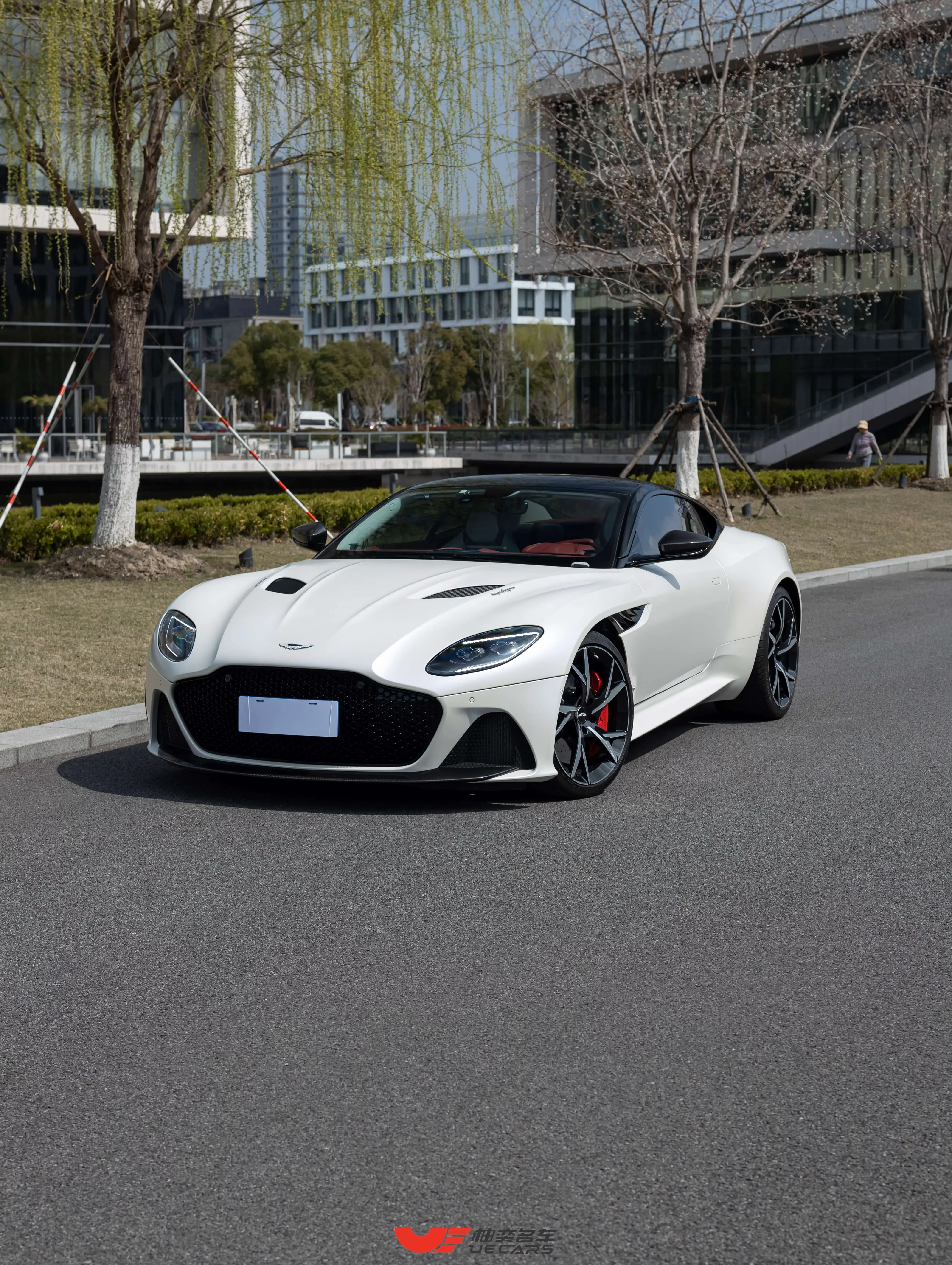Aston Martin DBS