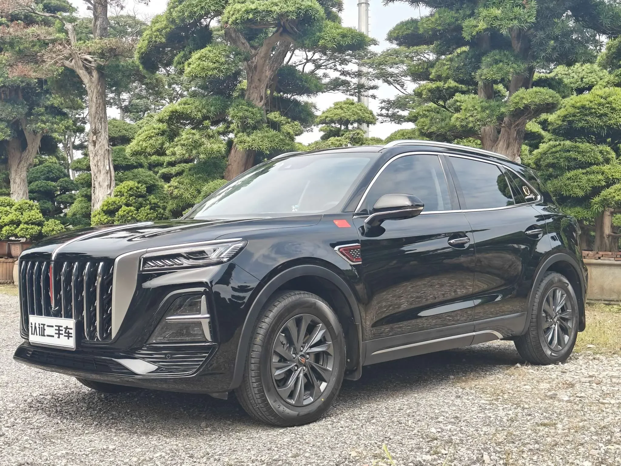 Hongqi HS5