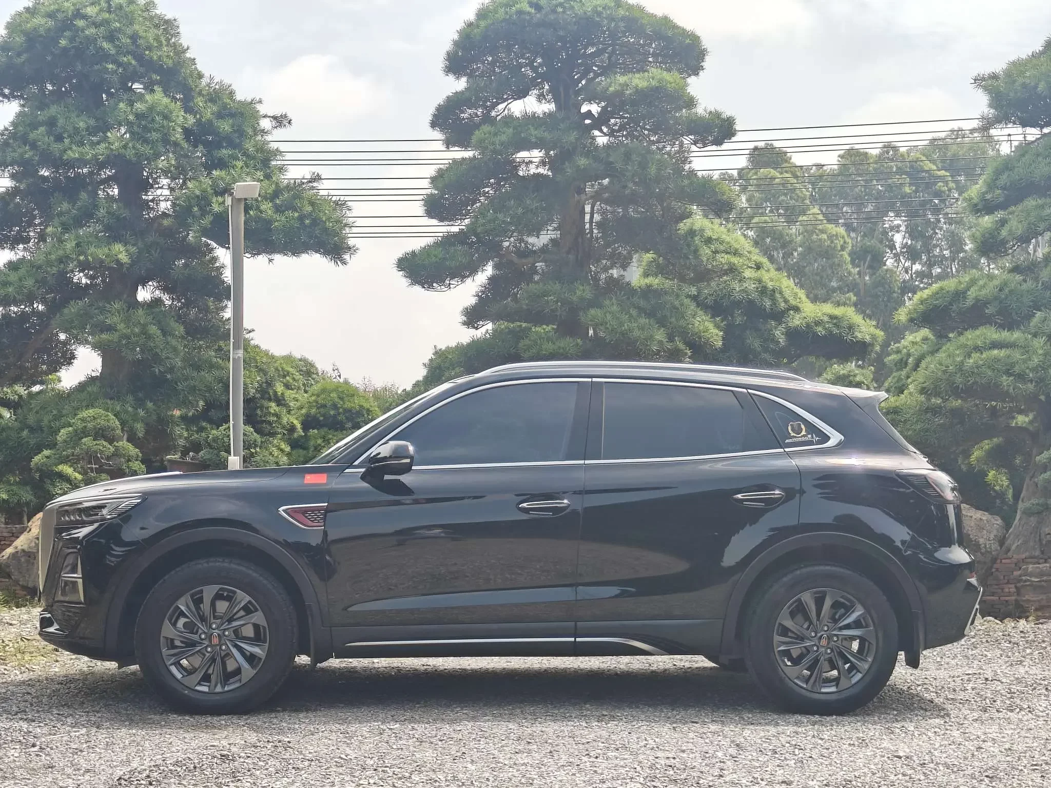 Hongqi HS5