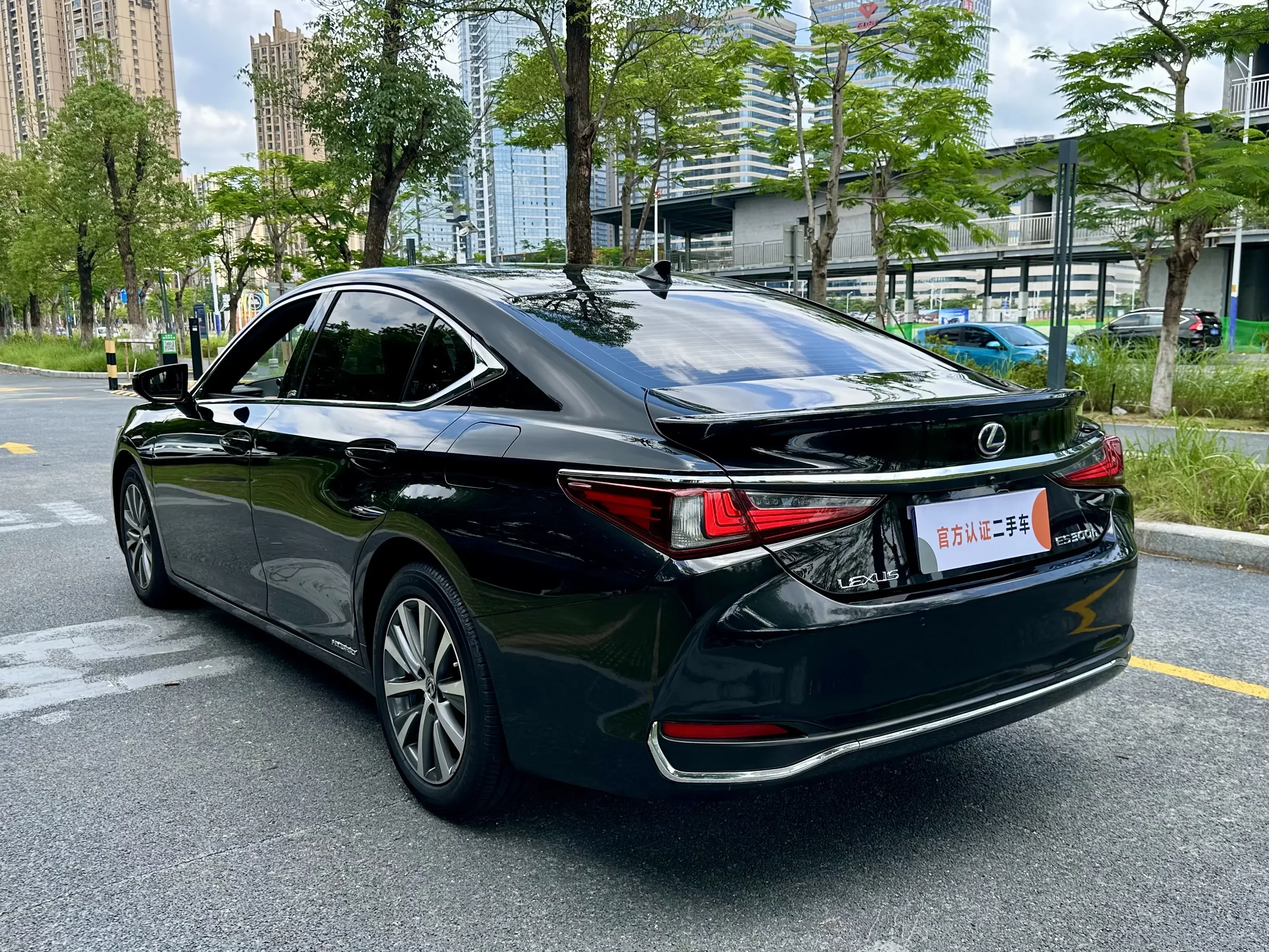 Lexus ES