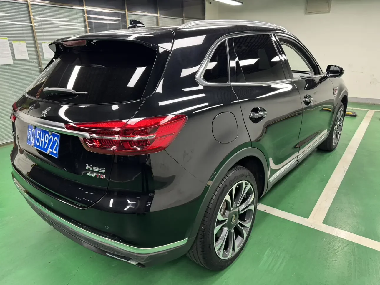 Hongqi HS5