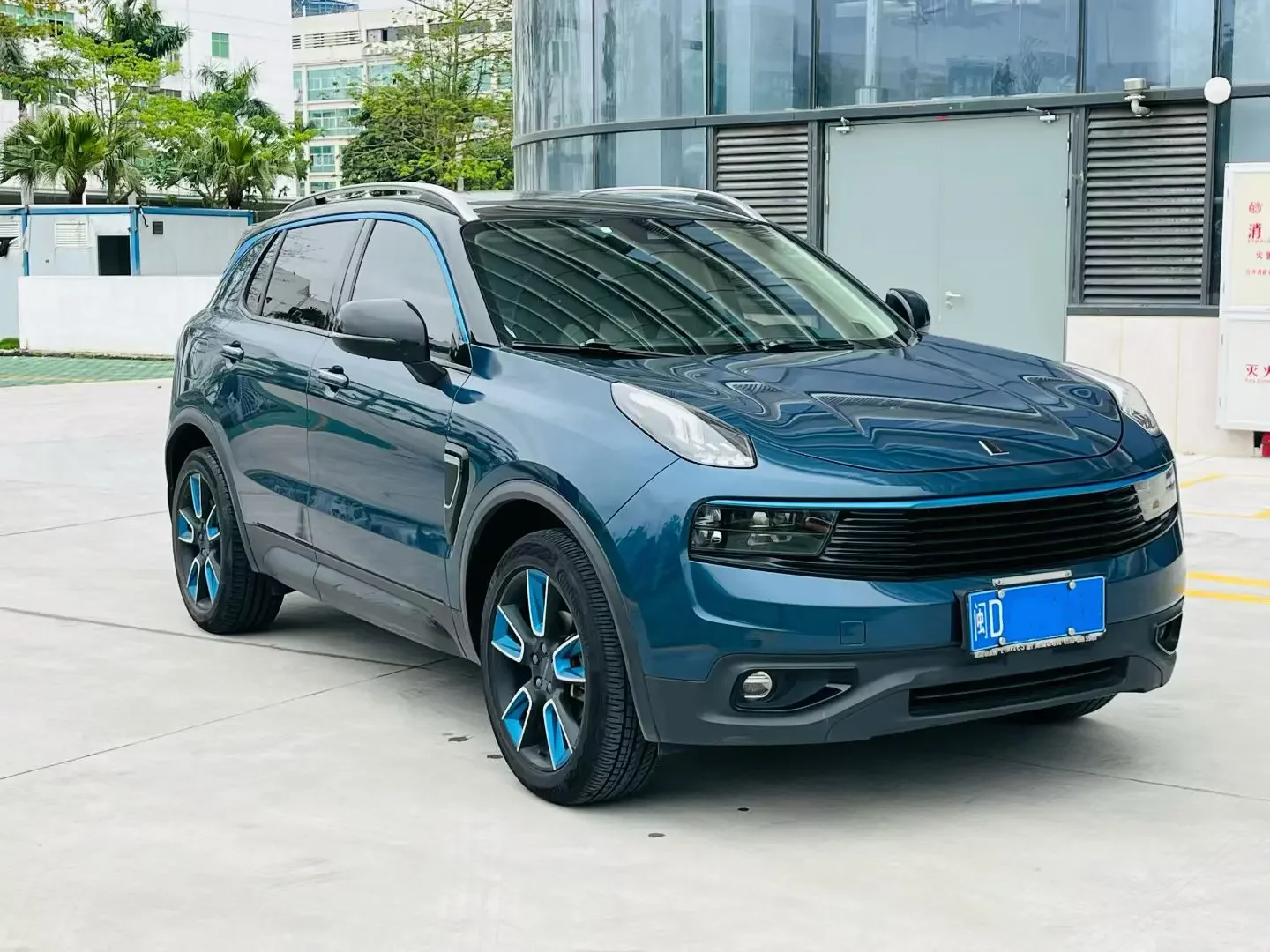 Lynk & Co 01