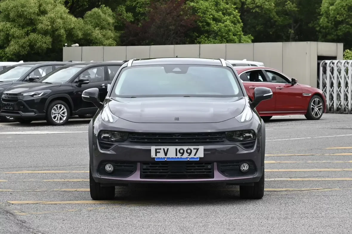 Lynk & Co 02