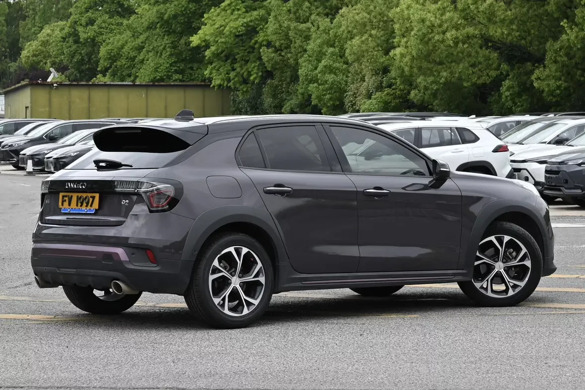 Lynk & Co 02