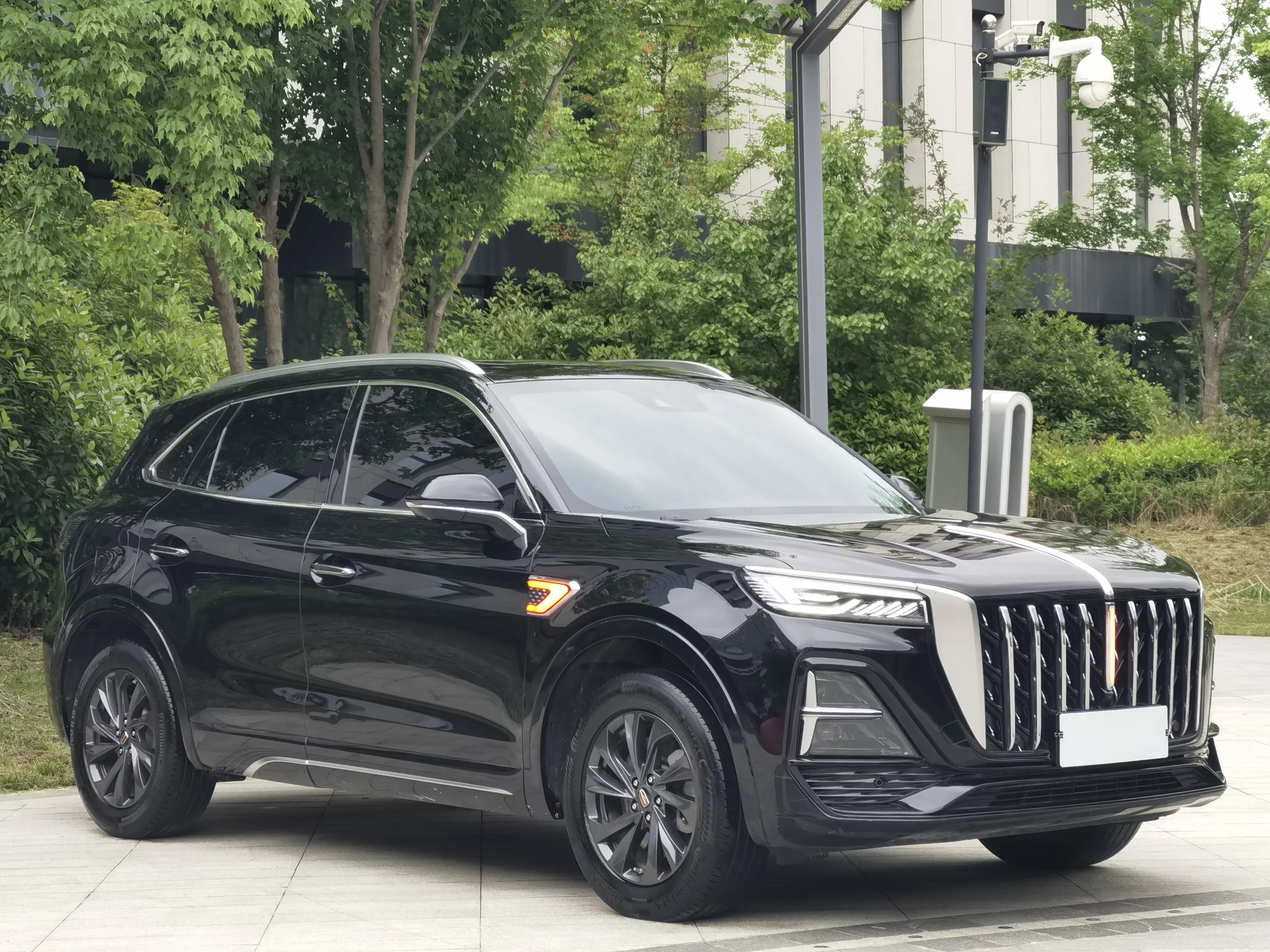 Hongqi HS5