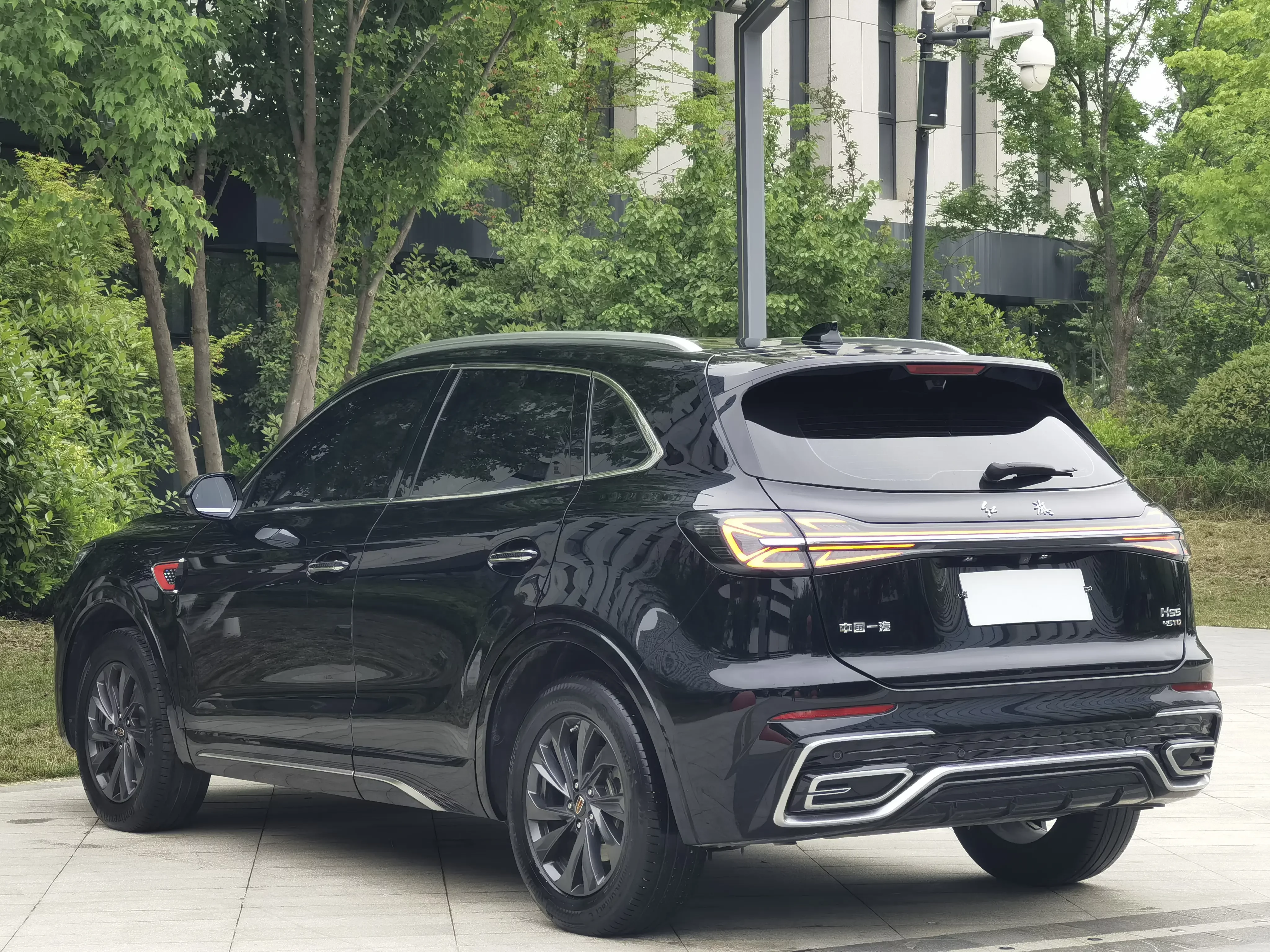 Hongqi HS5