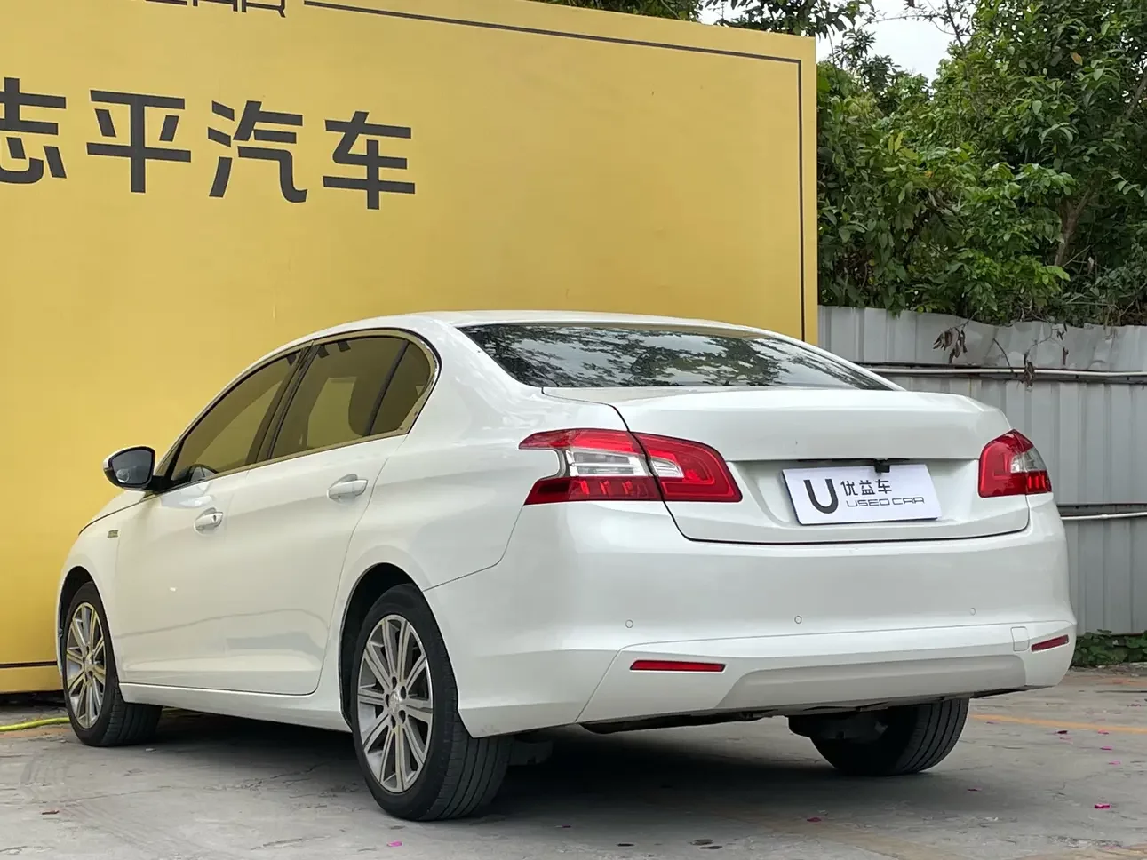 Peugeot 408