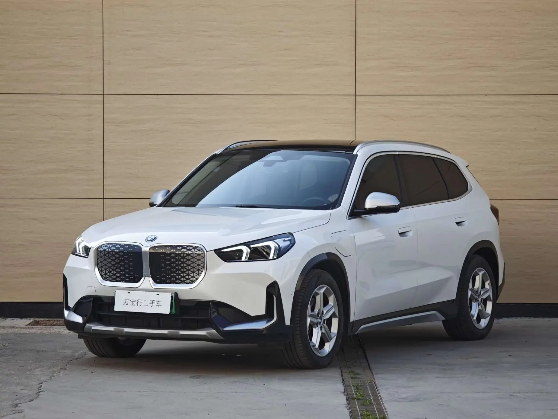 BMW iX1
