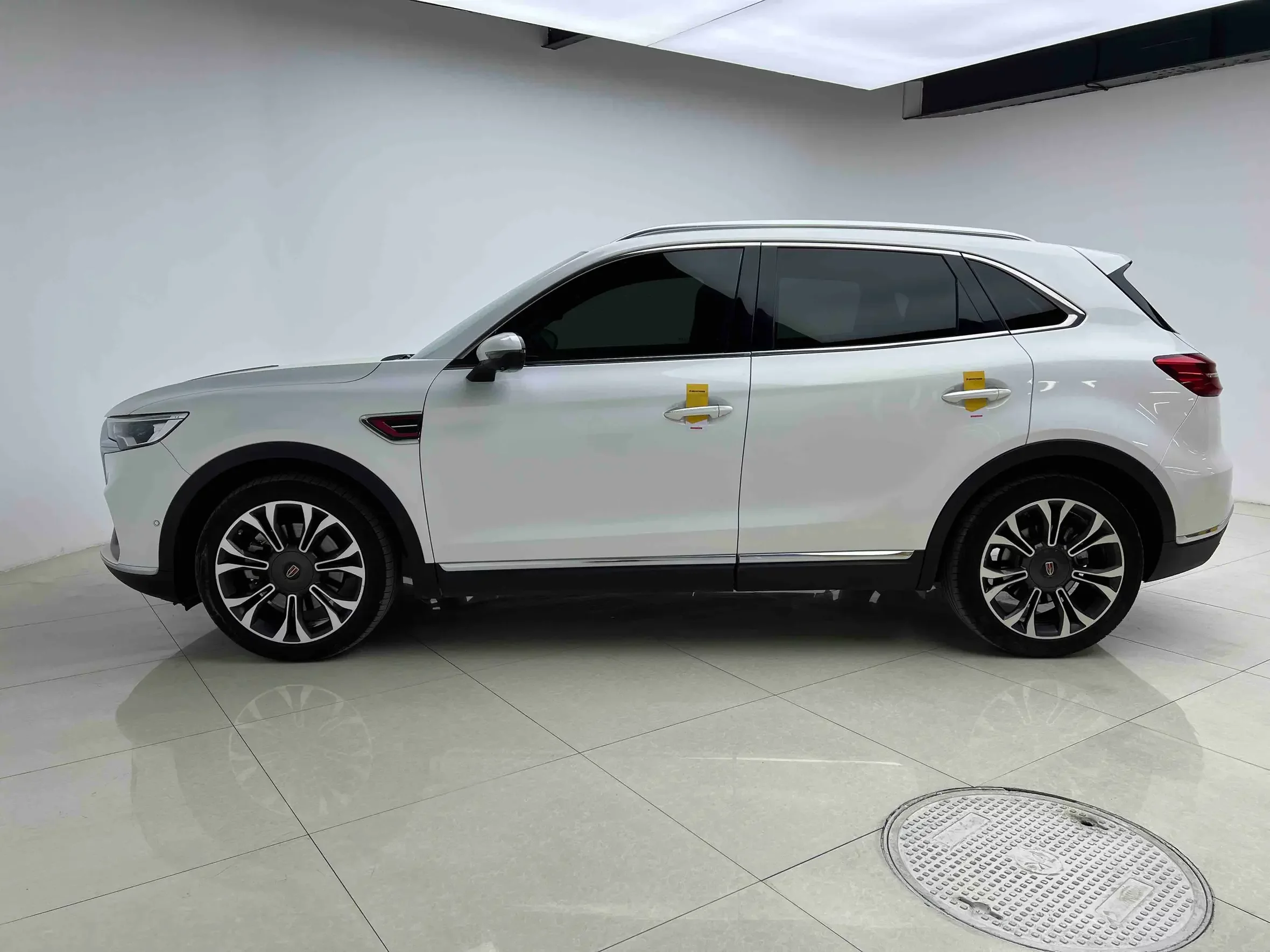 Hongqi HS5