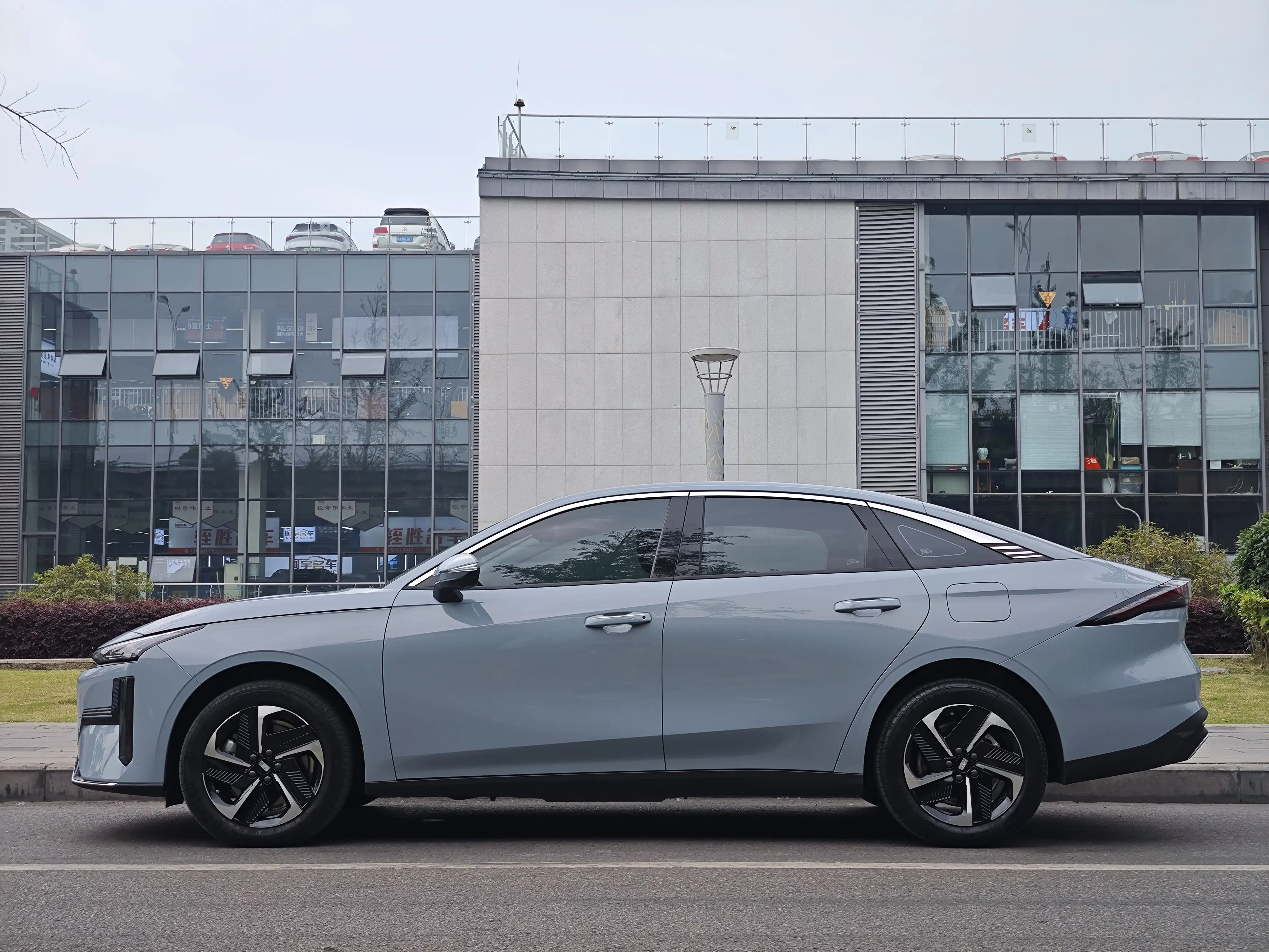 Geely Galaxy L6