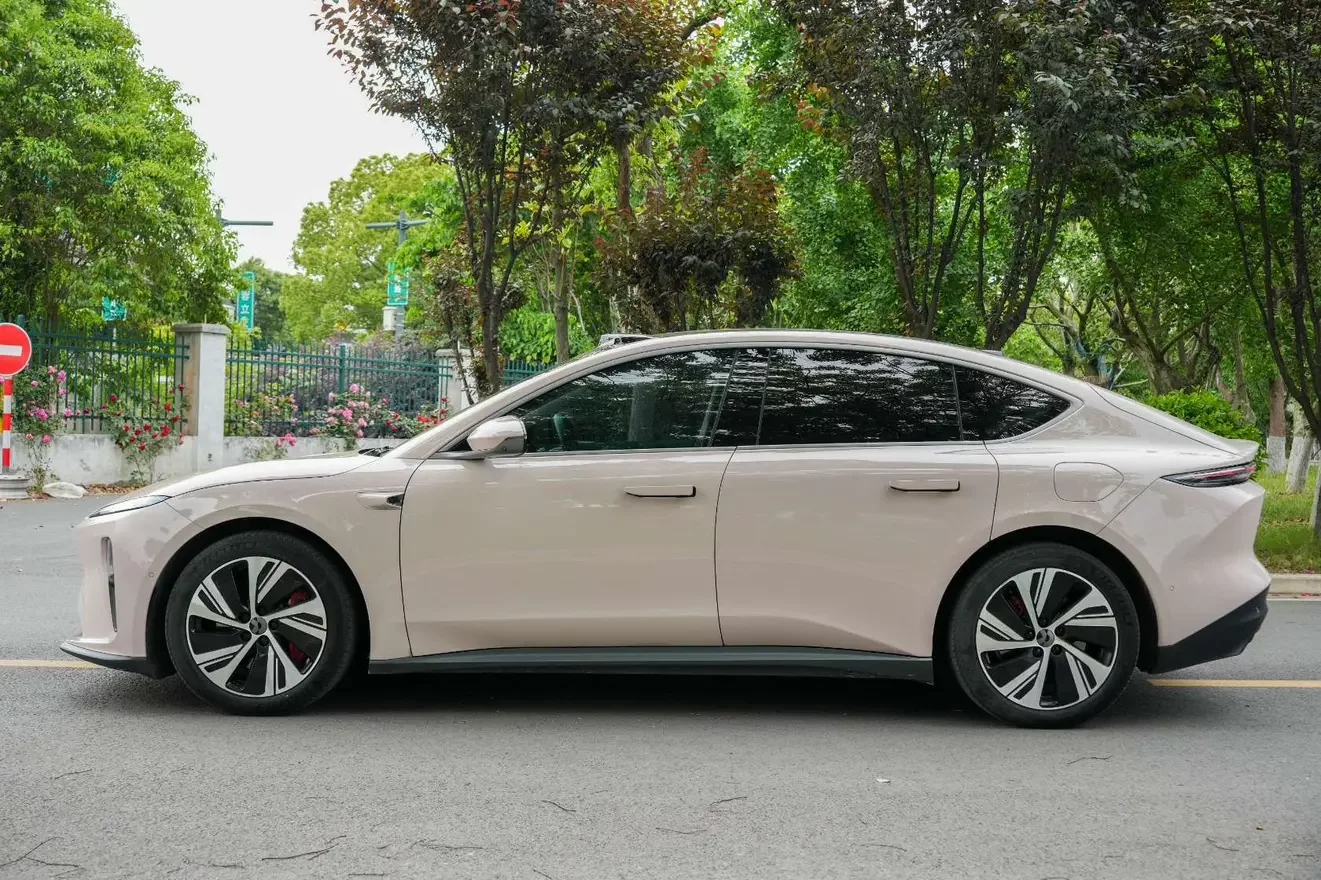 NIO ET5