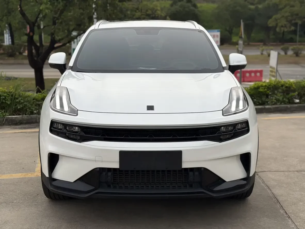 Lynk & Co 06