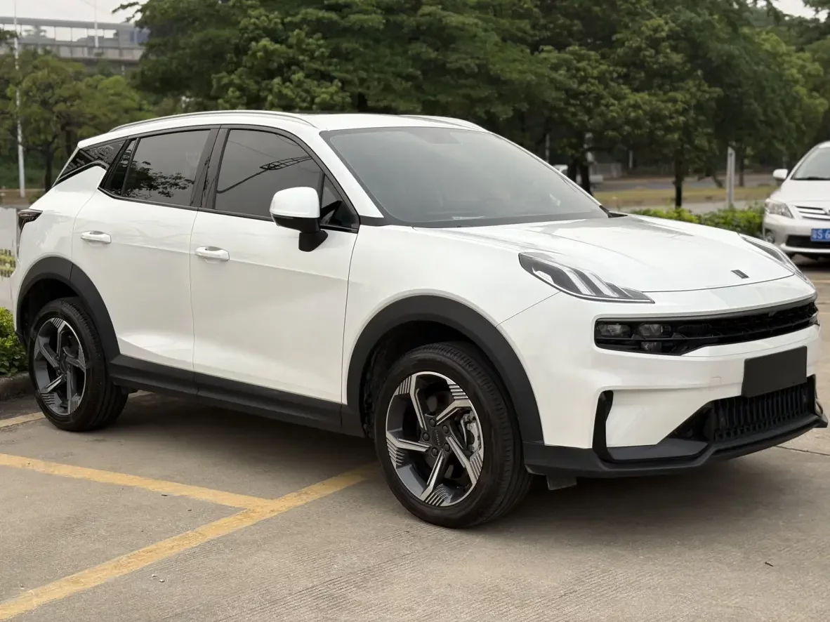 Lynk & Co 06