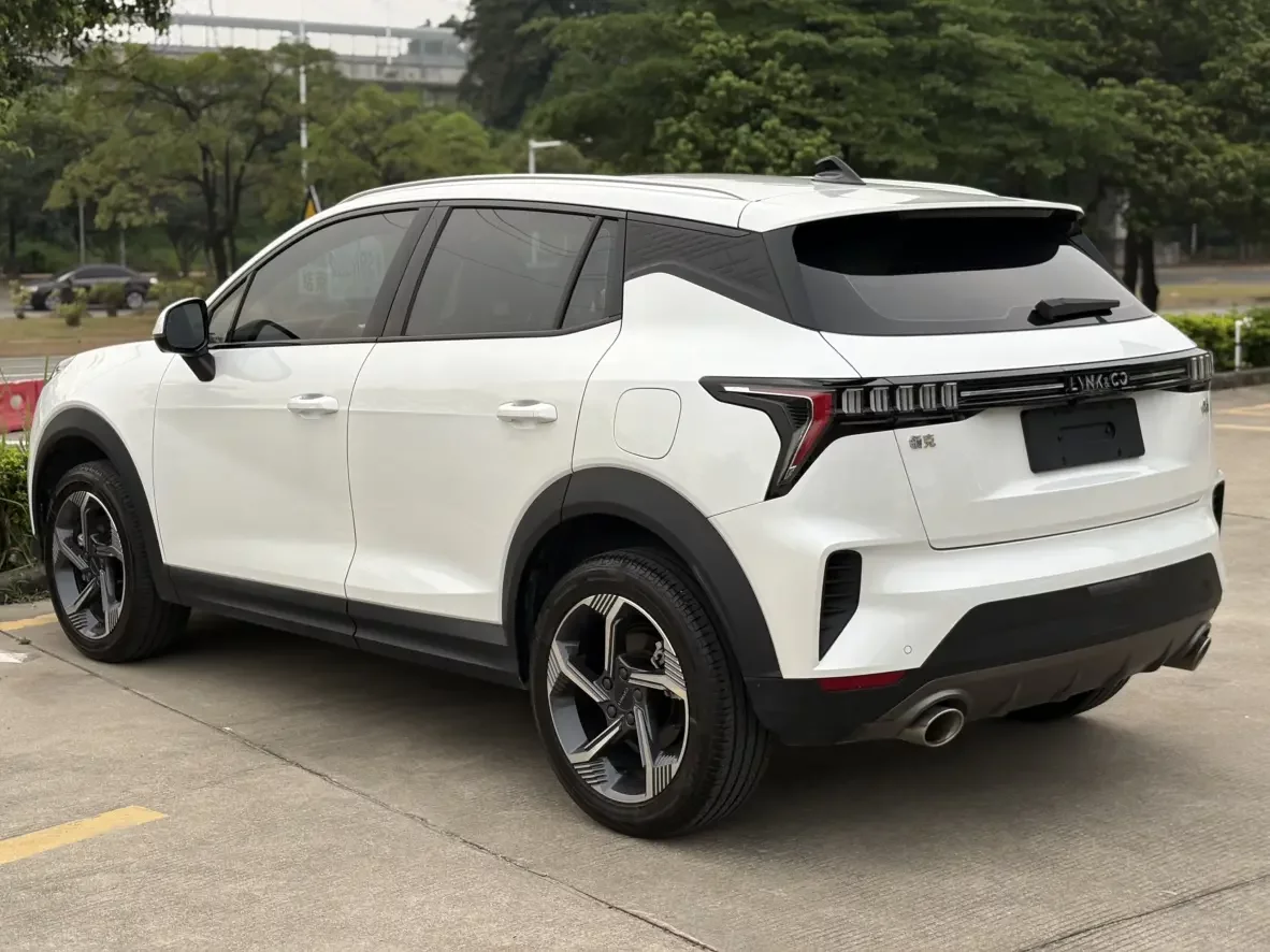 Lynk & Co 06