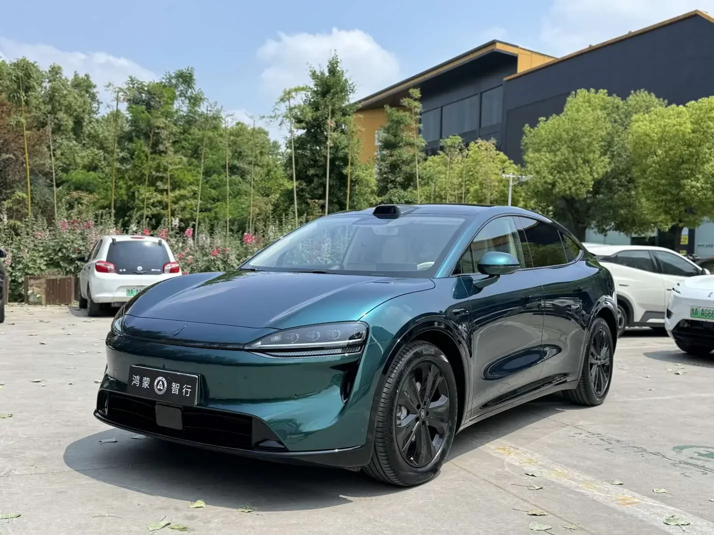 Luxeed Zhijie R7